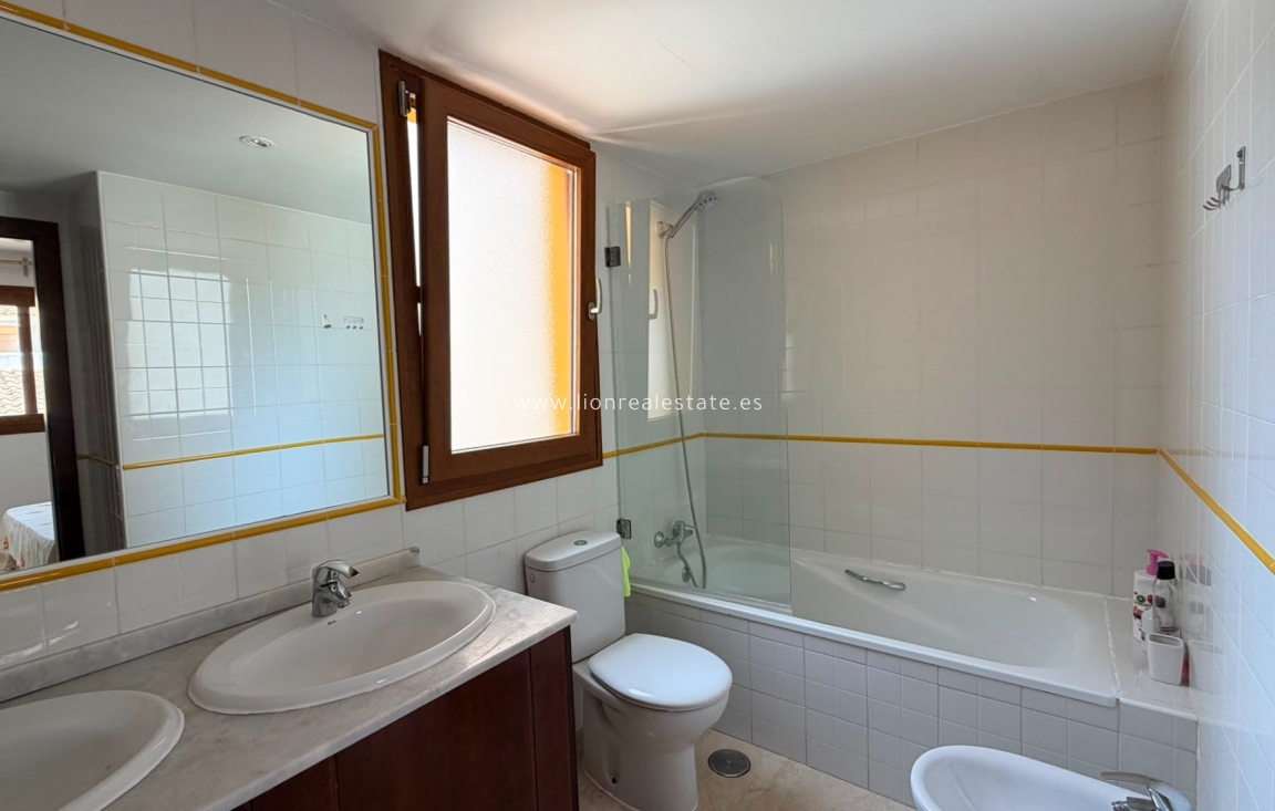 Resale - Apartment / flat - Punta Prima