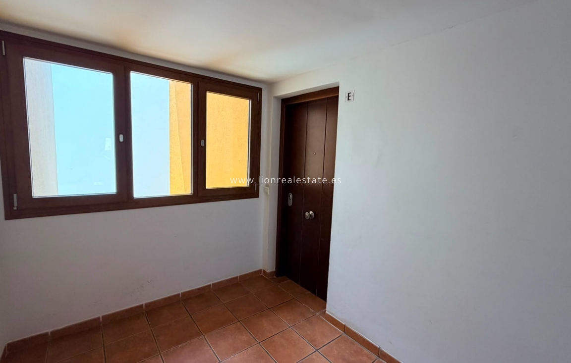 Resale - Apartment / flat - Punta Prima