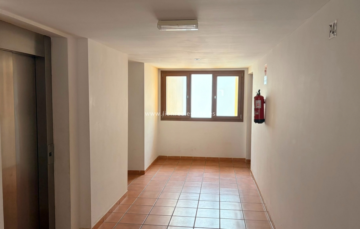 Resale - Apartment / flat - Punta Prima