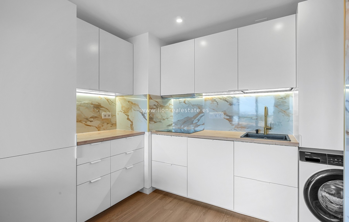 Resale - Apartment / flat - Punta Prima