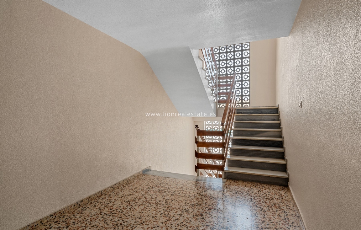 Resale - Apartment / flat - Punta Prima