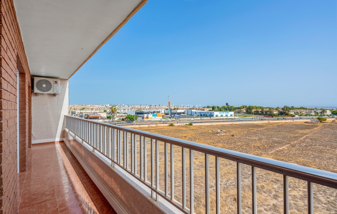 Resale - Apartment / flat - Punta Prima