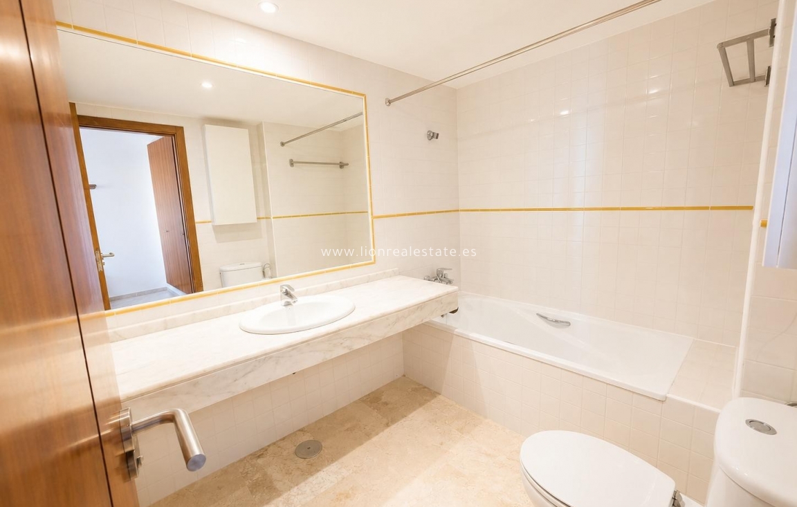 Resale - Apartment / flat - Punta Prima