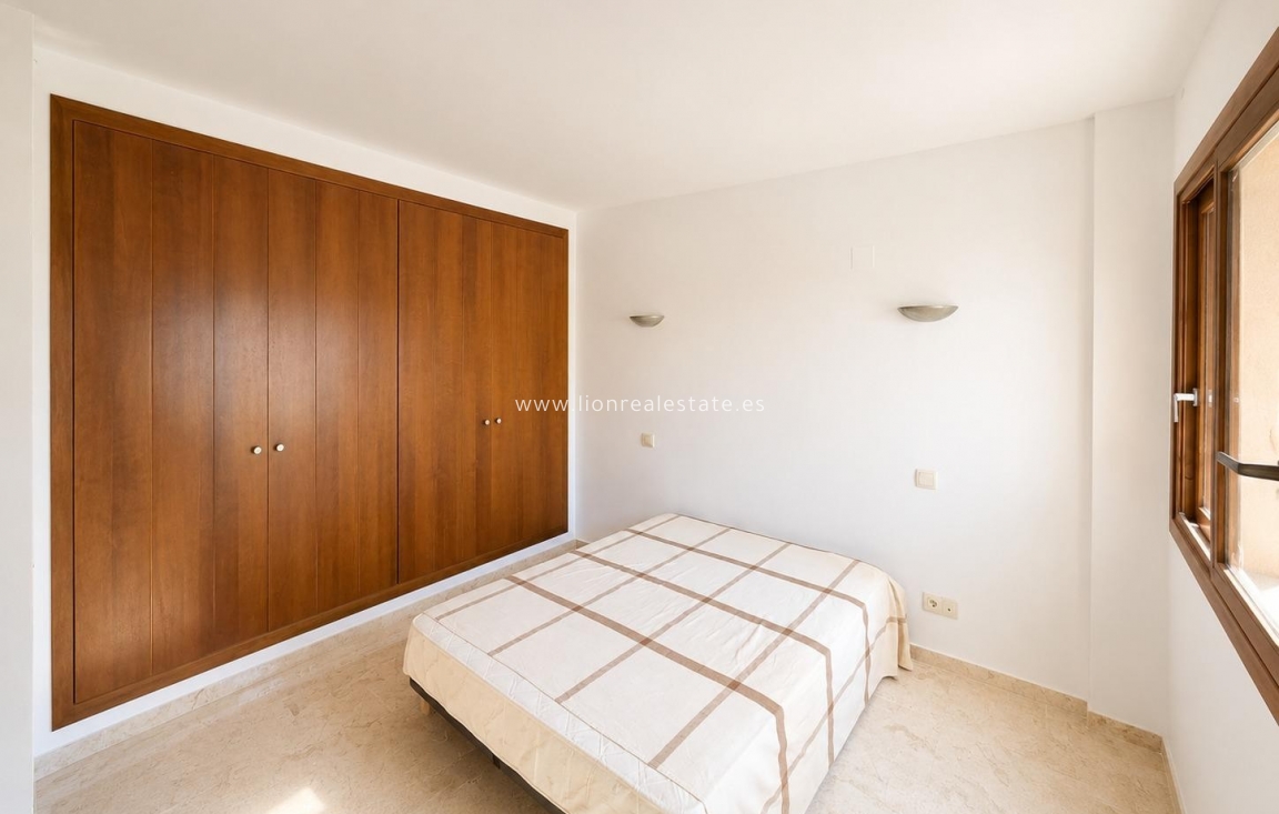Resale - Apartment / flat - Punta Prima