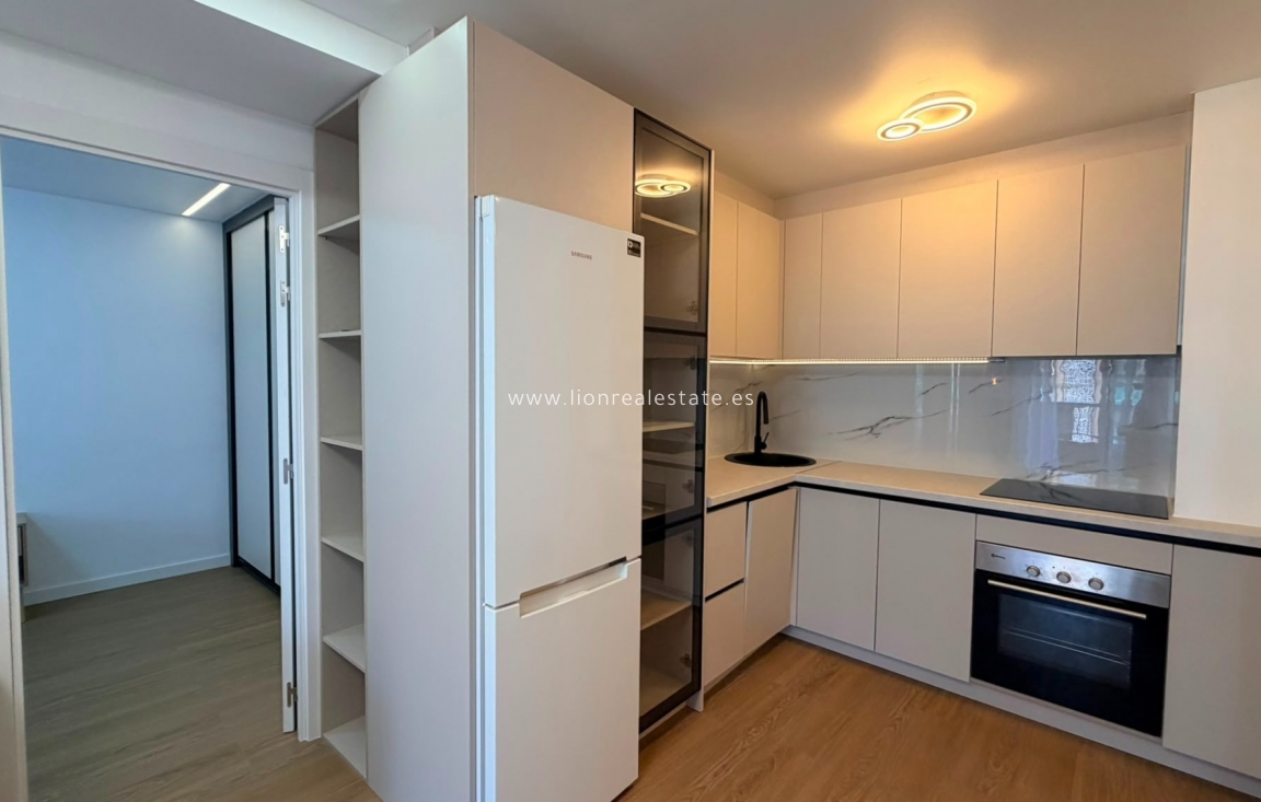 Resale - Apartment / flat - Punta Prima
