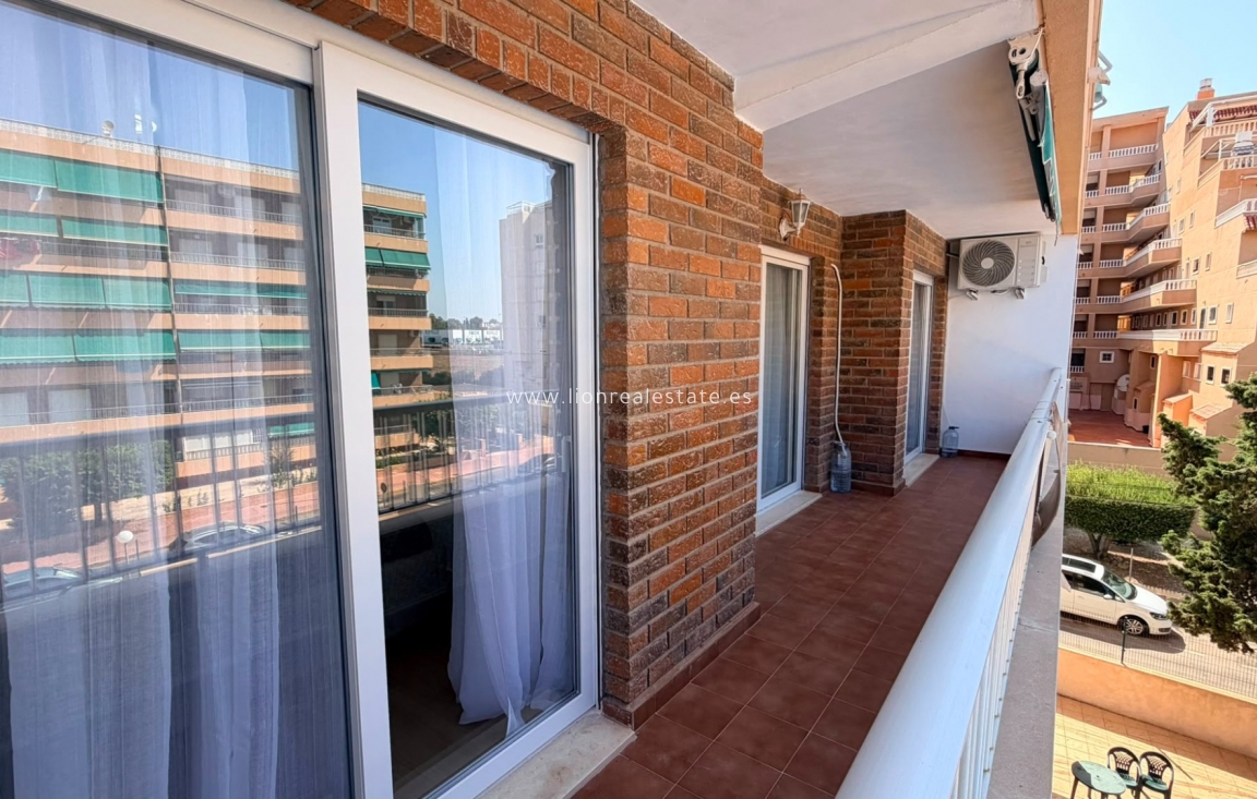 Resale - Apartment / flat - Punta Prima