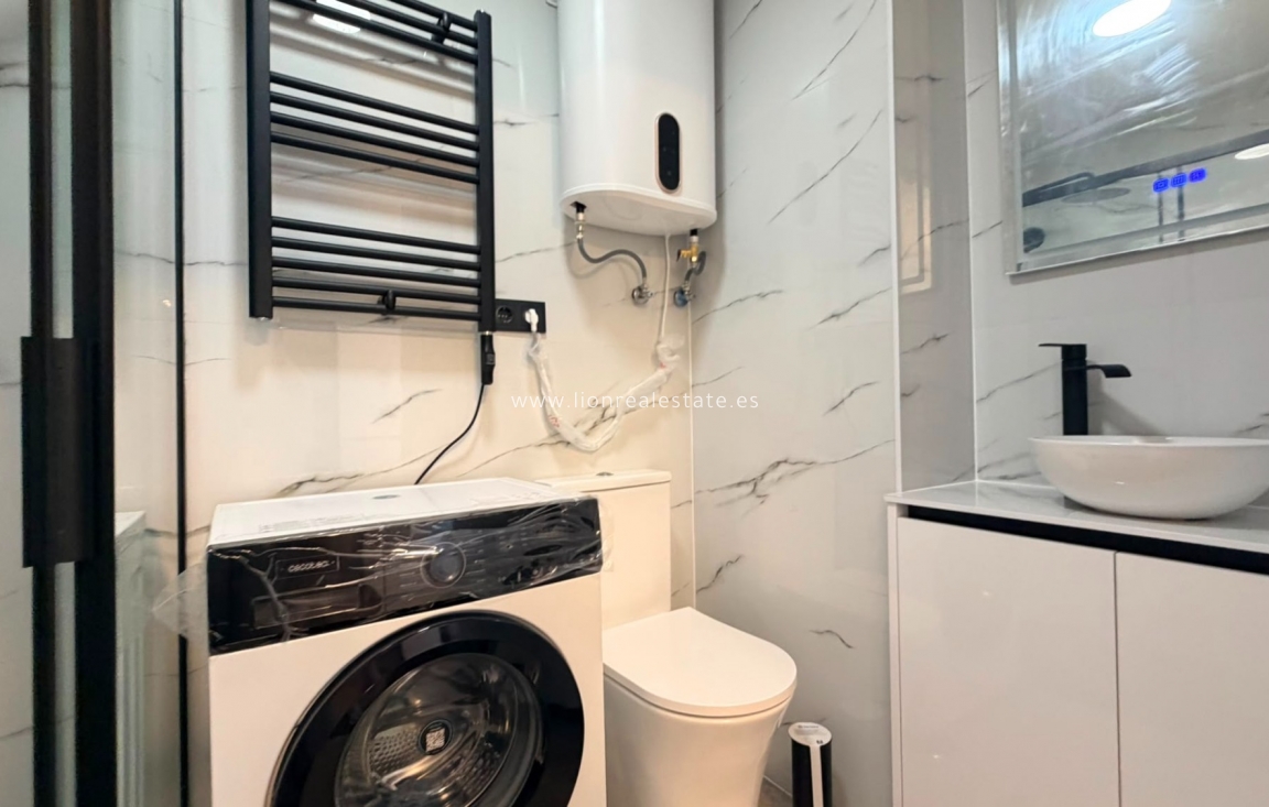 Resale - Apartment / flat - Punta Prima