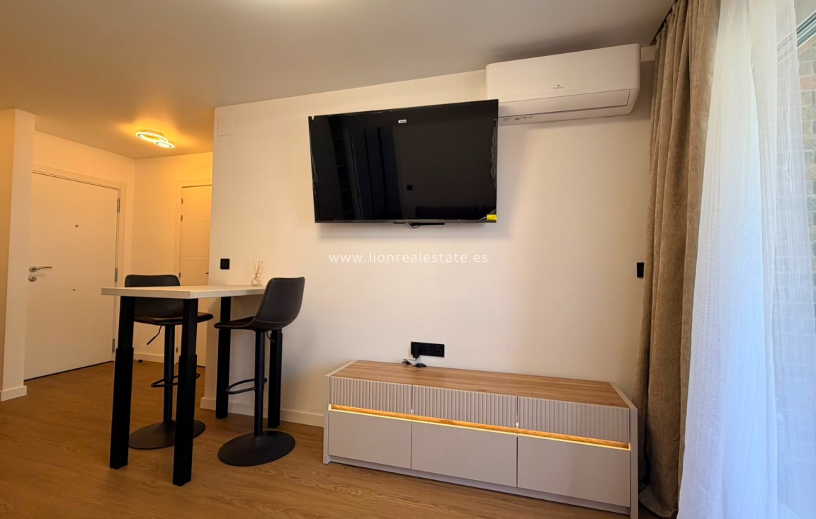Resale - Apartment / flat - Punta Prima