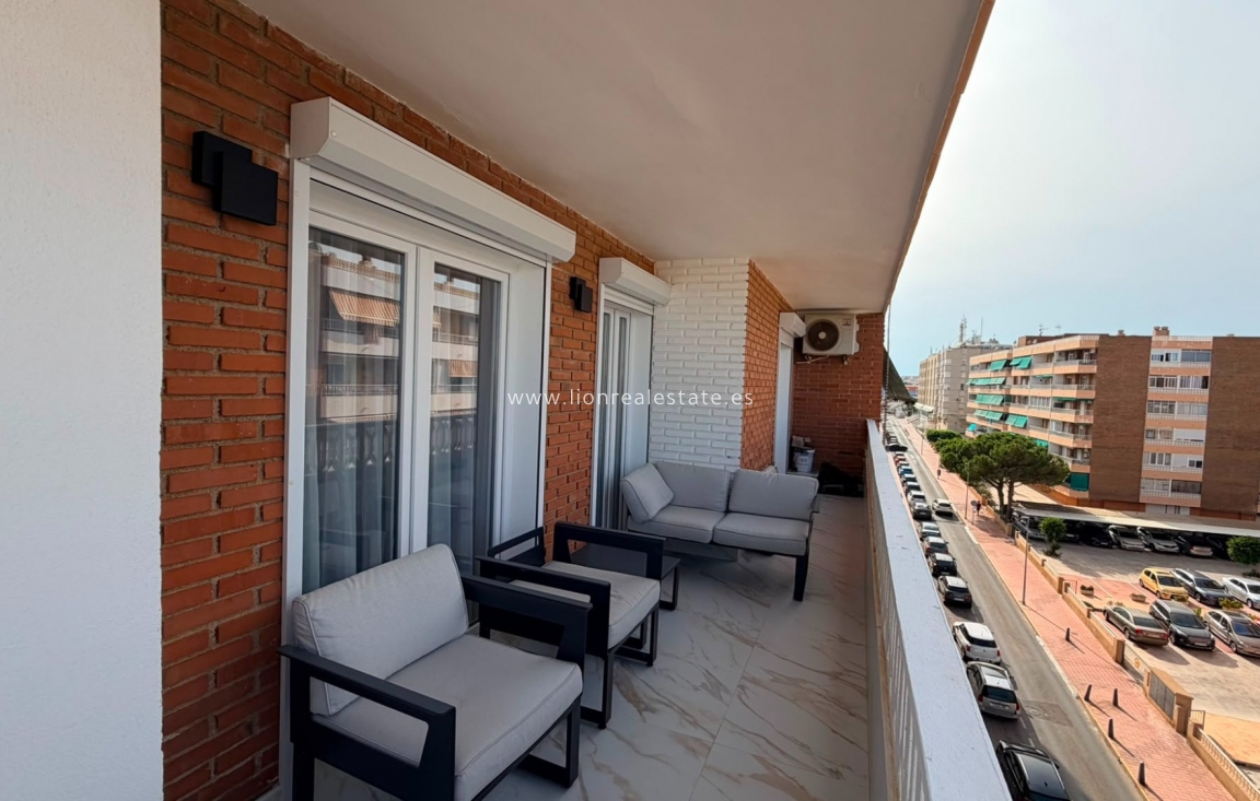Resale - Apartment / flat - Punta Prima