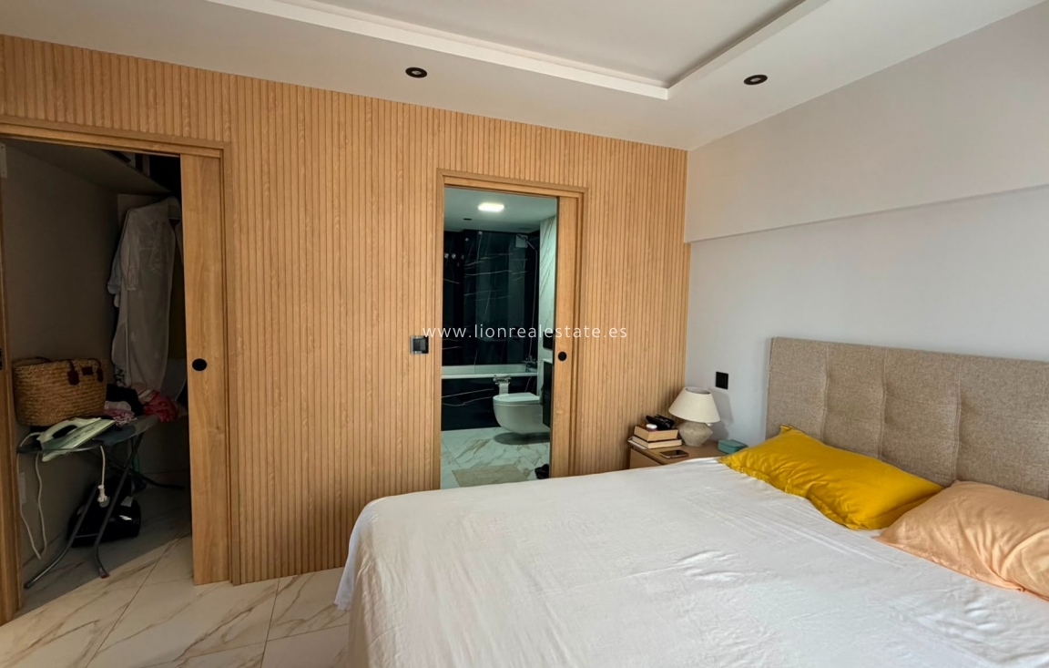 Resale - Apartment / flat - Punta Prima