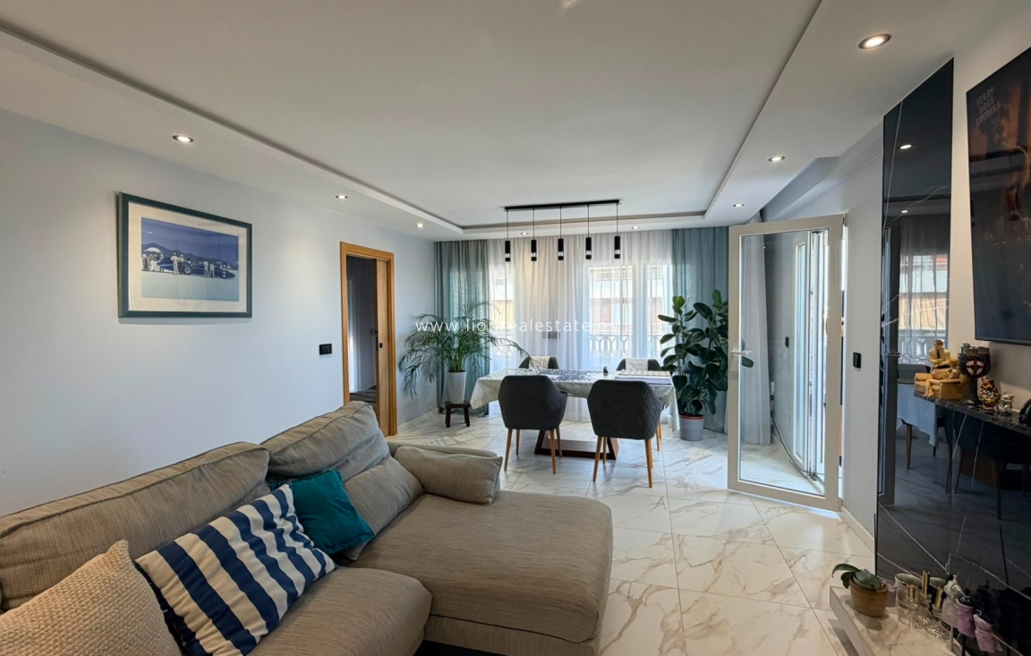 Resale - Apartment / flat - Punta Prima