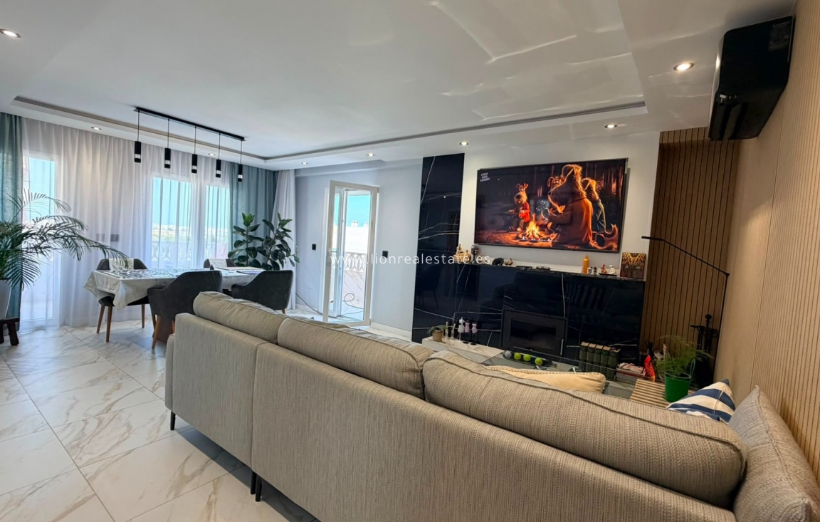 Resale - Apartment / flat - Punta Prima