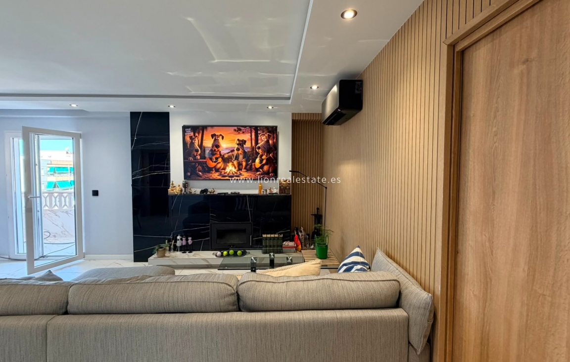 Resale - Apartment / flat - Punta Prima