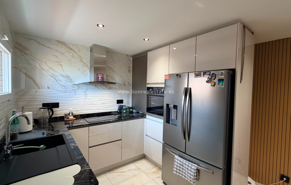 Resale - Apartment / flat - Punta Prima