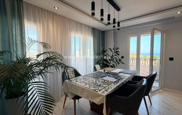 Resale - Apartment / flat - Punta Prima