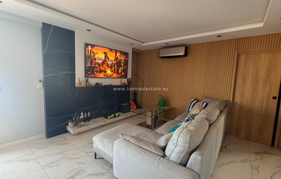 Resale - Apartment / flat - Punta Prima