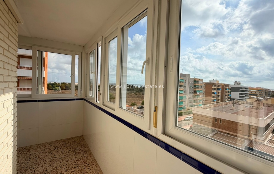 Resale - Apartment / flat - Punta Prima