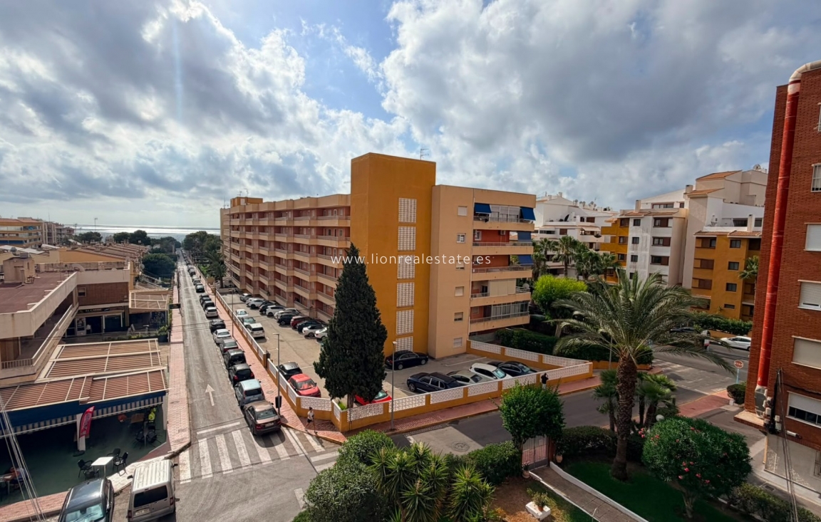 Resale - Apartment / flat - Punta Prima