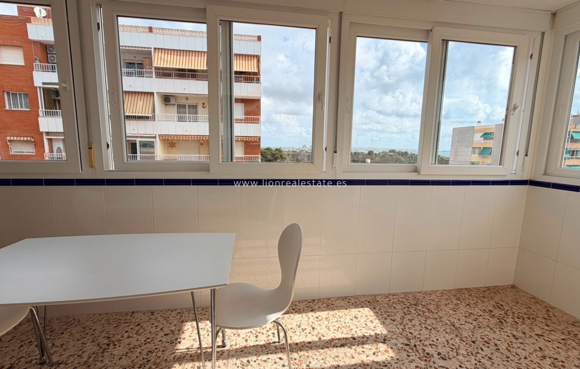 Resale - Apartment / flat - Punta Prima
