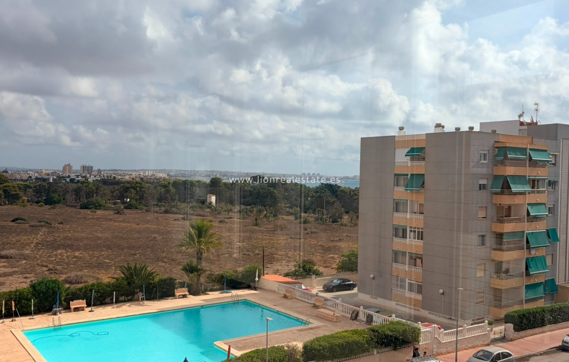 Resale - Apartment / flat - Punta Prima