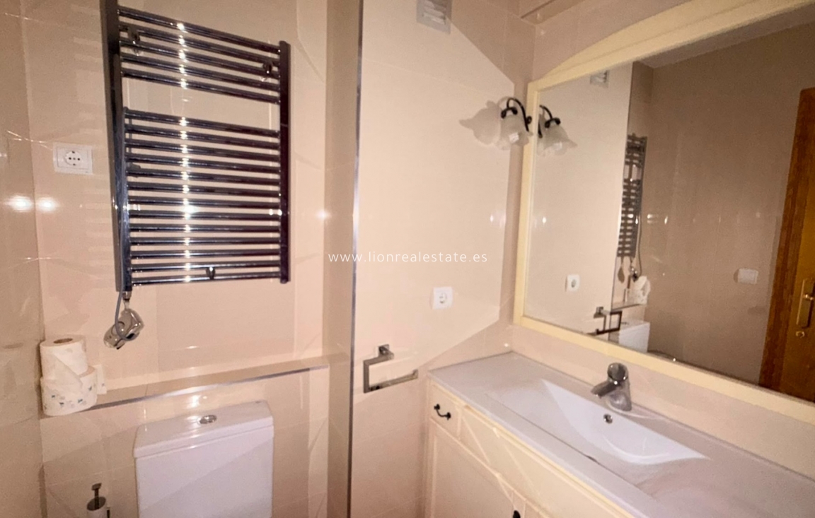 Resale - Apartment / flat - Punta Prima