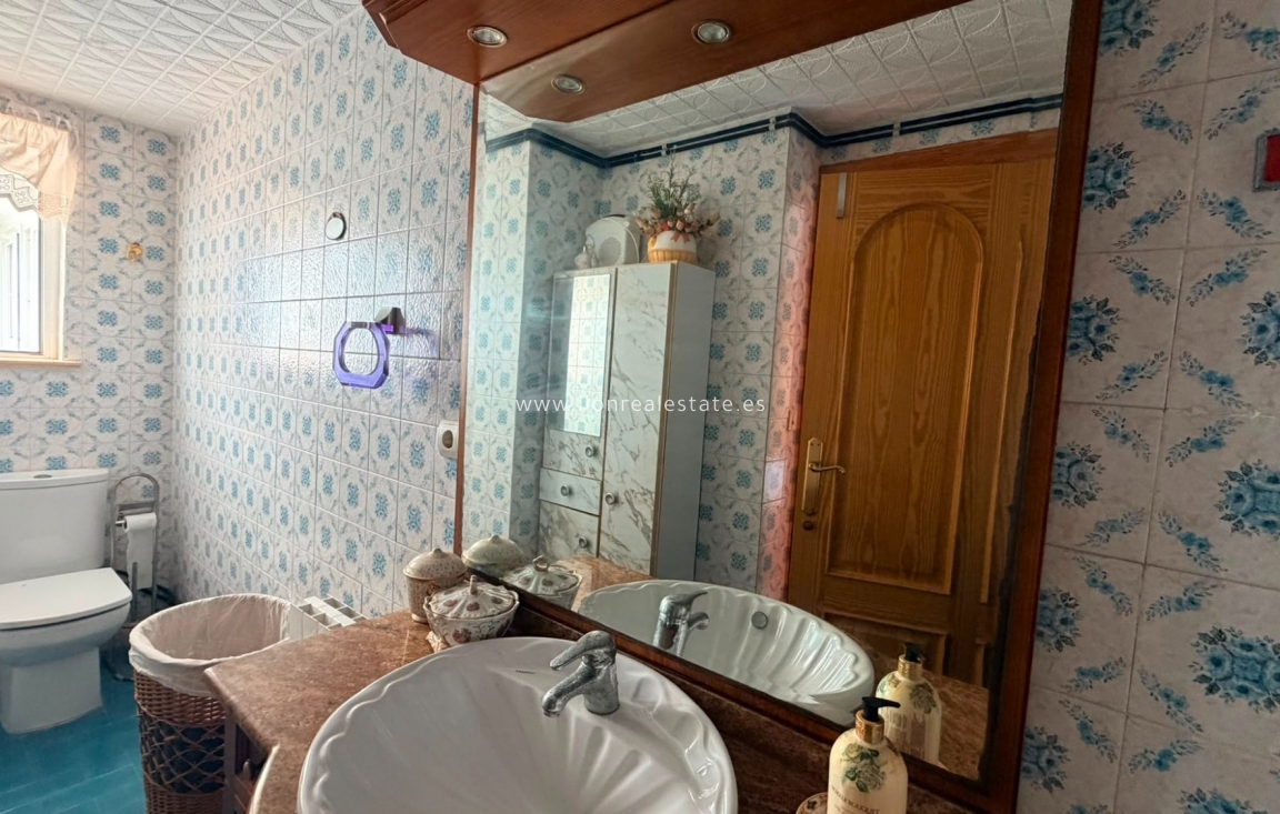 Resale - Apartment / flat - Punta Prima