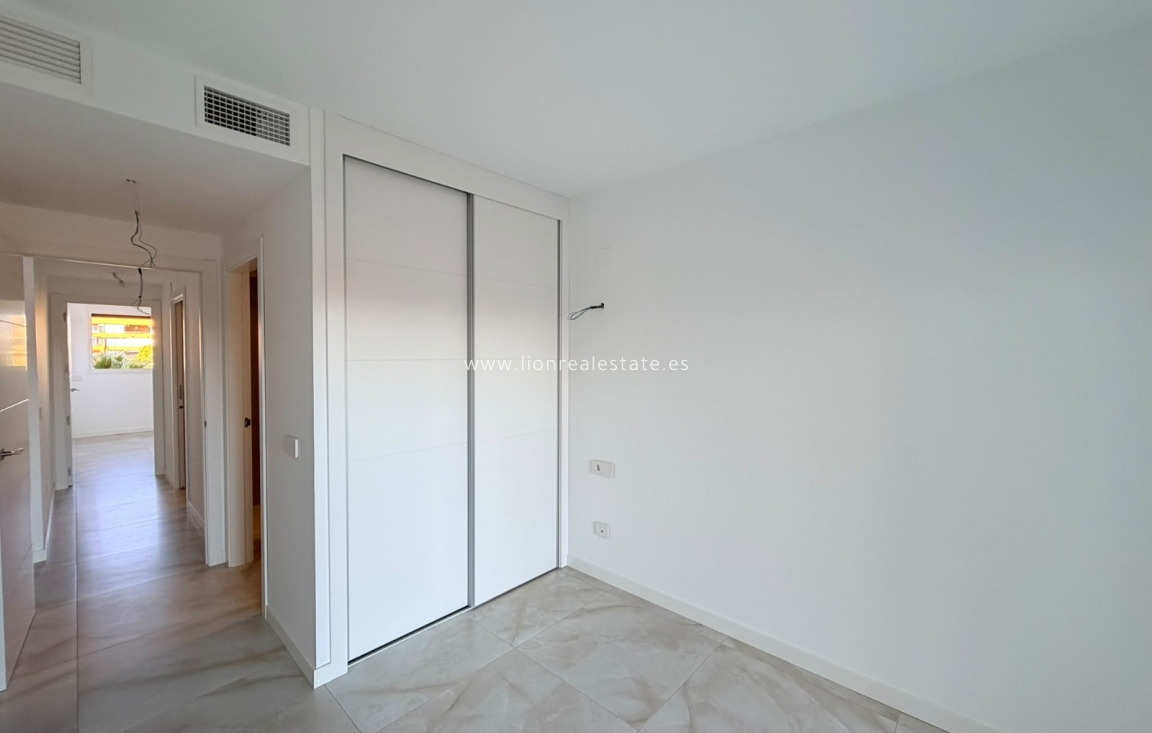 Resale - Apartment / flat - Punta Prima