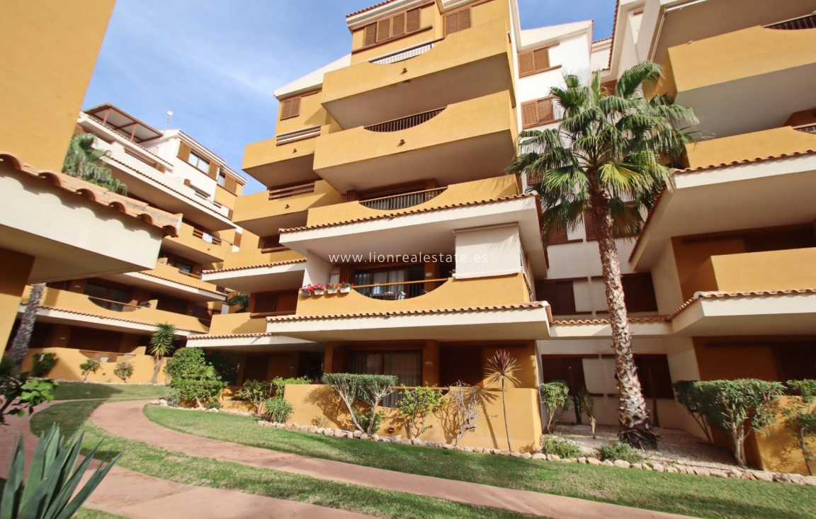 Resale - Apartment / flat - Punta Prima