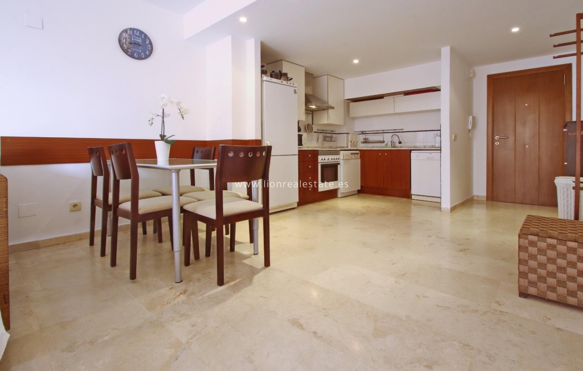 Resale - Apartment / flat - Punta Prima