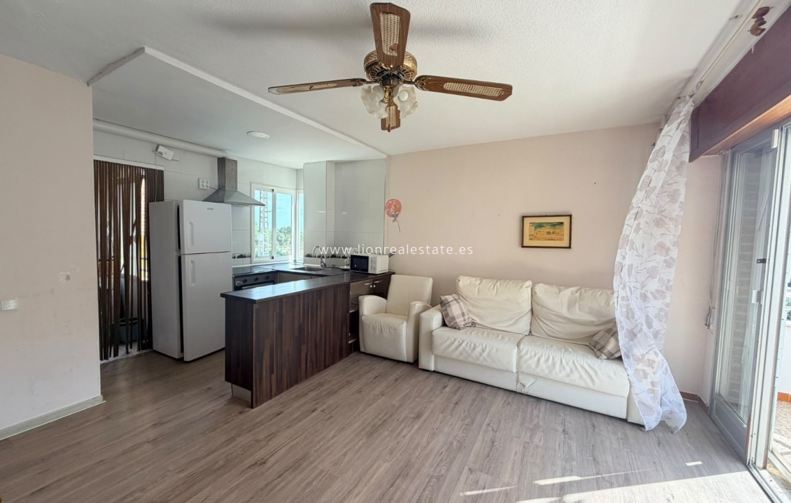 Resale - Apartment / flat - Punta Prima
