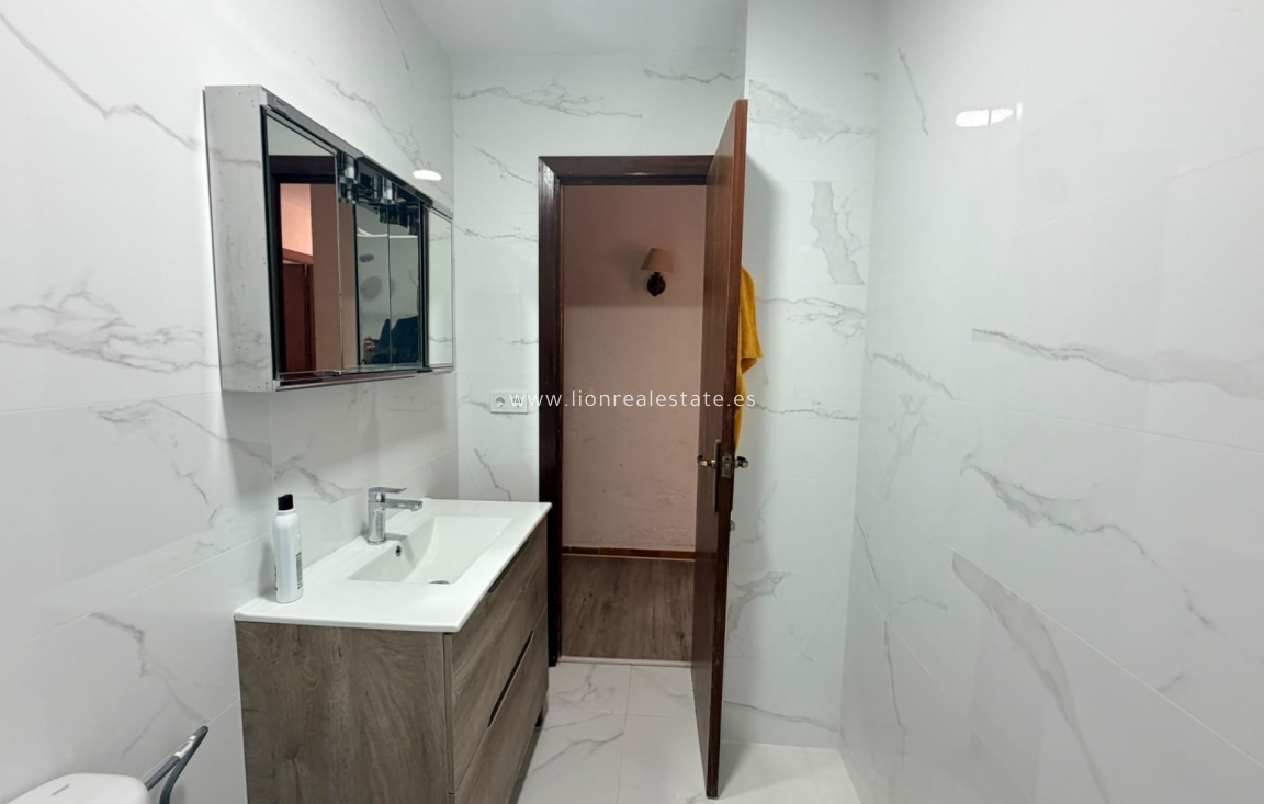 Resale - Apartment / flat - Punta Prima