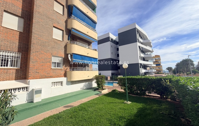Resale - Apartment / flat - Punta Prima