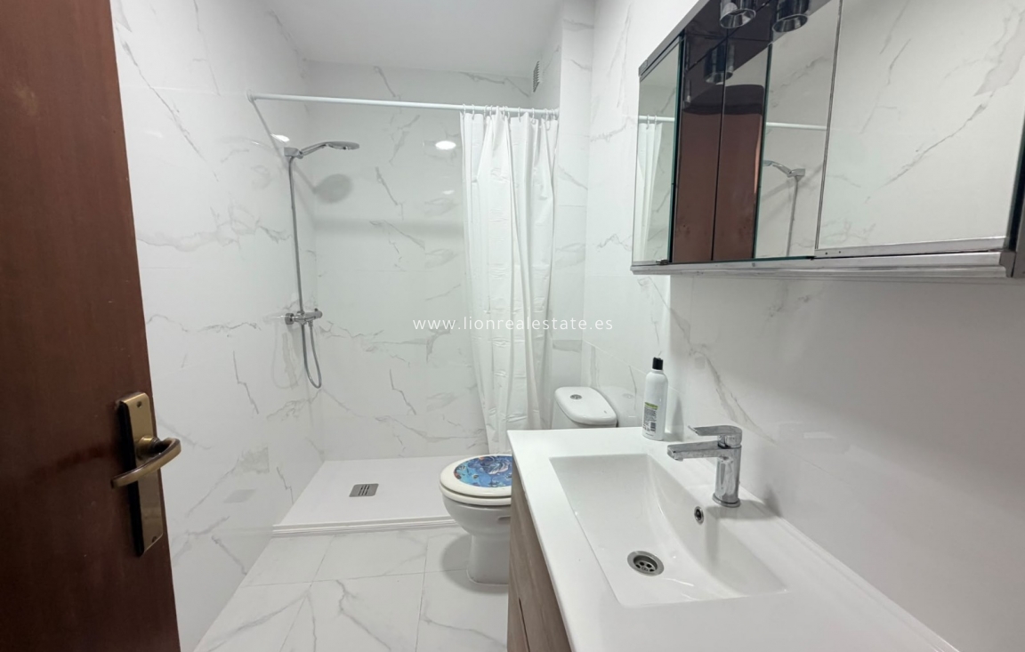 Resale - Apartment / flat - Punta Prima