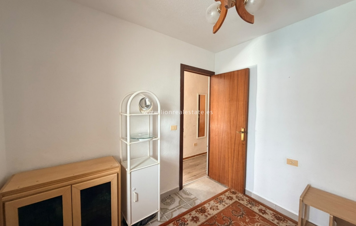 Resale - Apartment / flat - Punta Prima