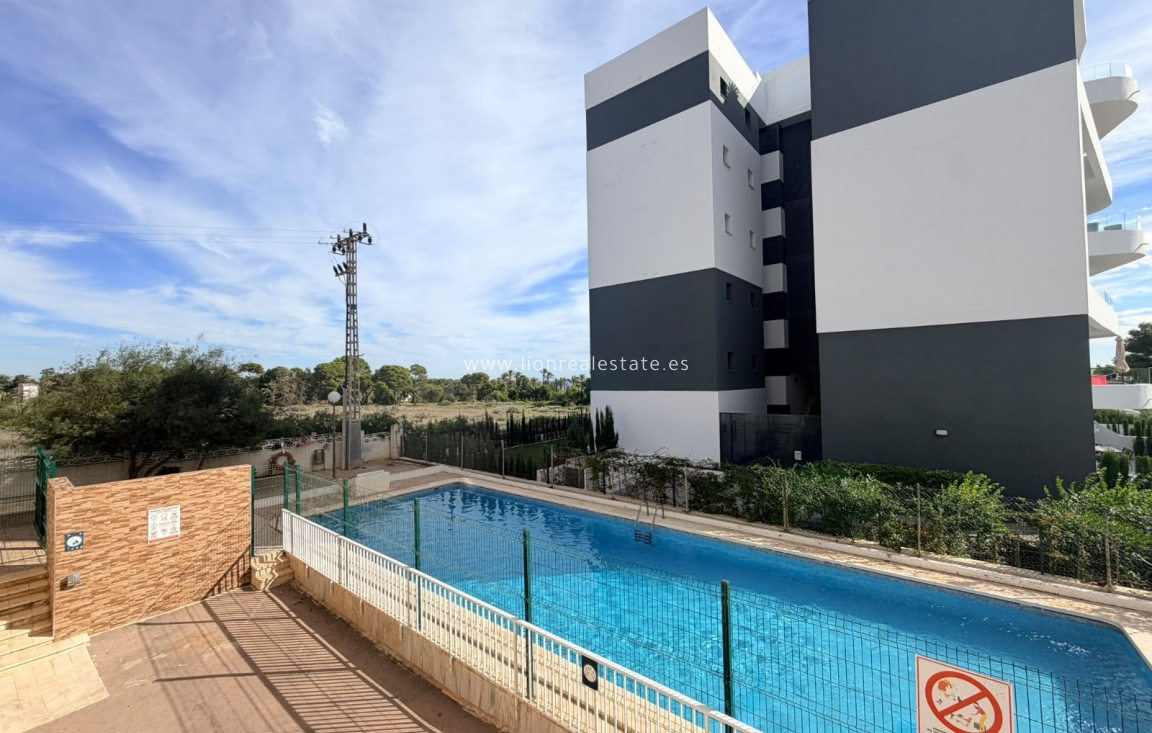 Resale - Apartment / flat - Punta Prima