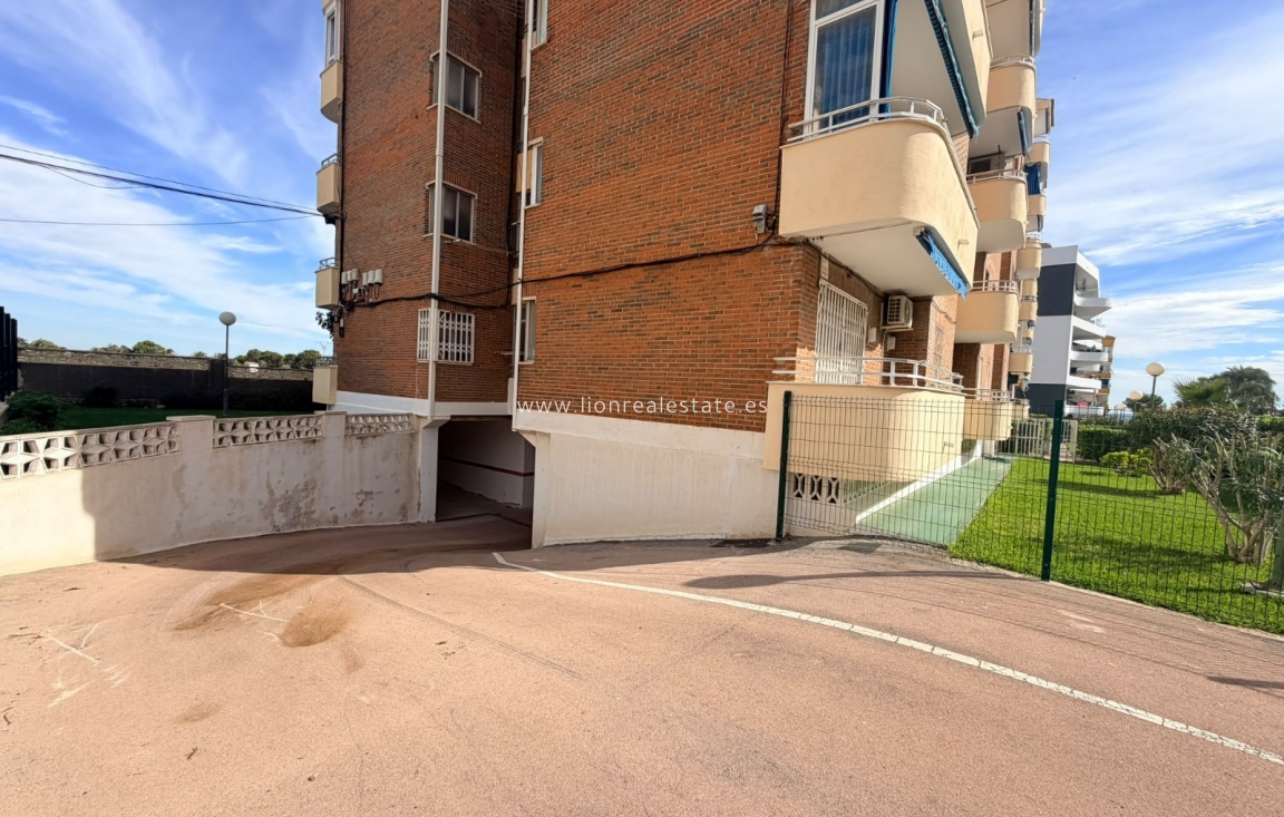 Resale - Apartment / flat - Punta Prima
