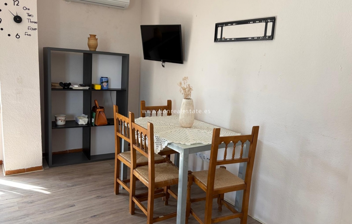 Resale - Apartment / flat - Punta Prima