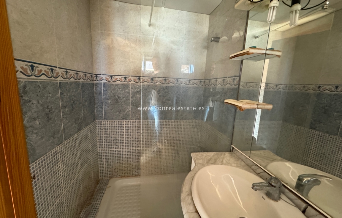 Resale - Apartment / flat - Punta Prima