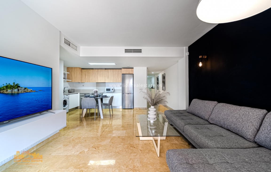 Resale - Apartment / flat - Punta Prima