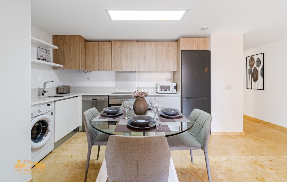 Resale - Apartment / flat - Punta Prima