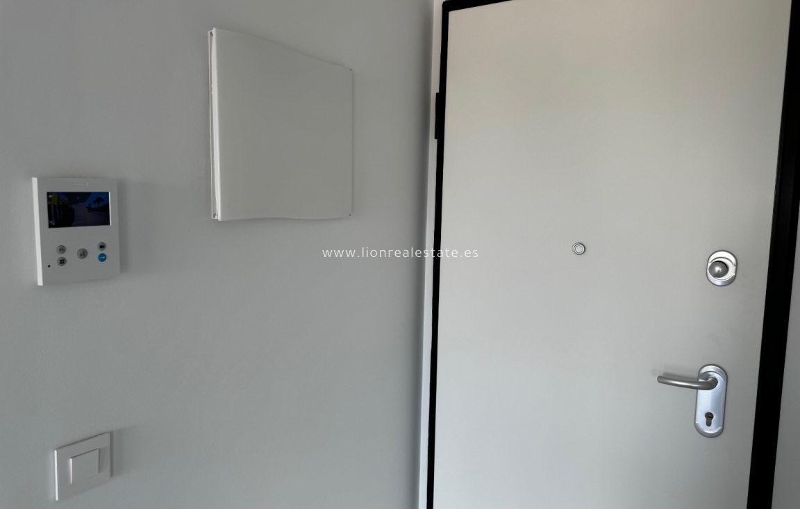 Resale - Apartment / flat - Punta Prima