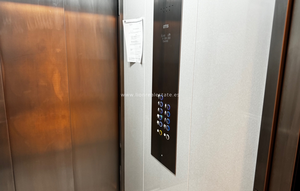 Resale - Apartment / flat - Punta Prima