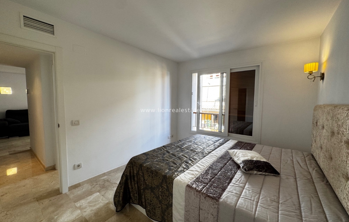 Resale - Apartment / flat - Punta Prima