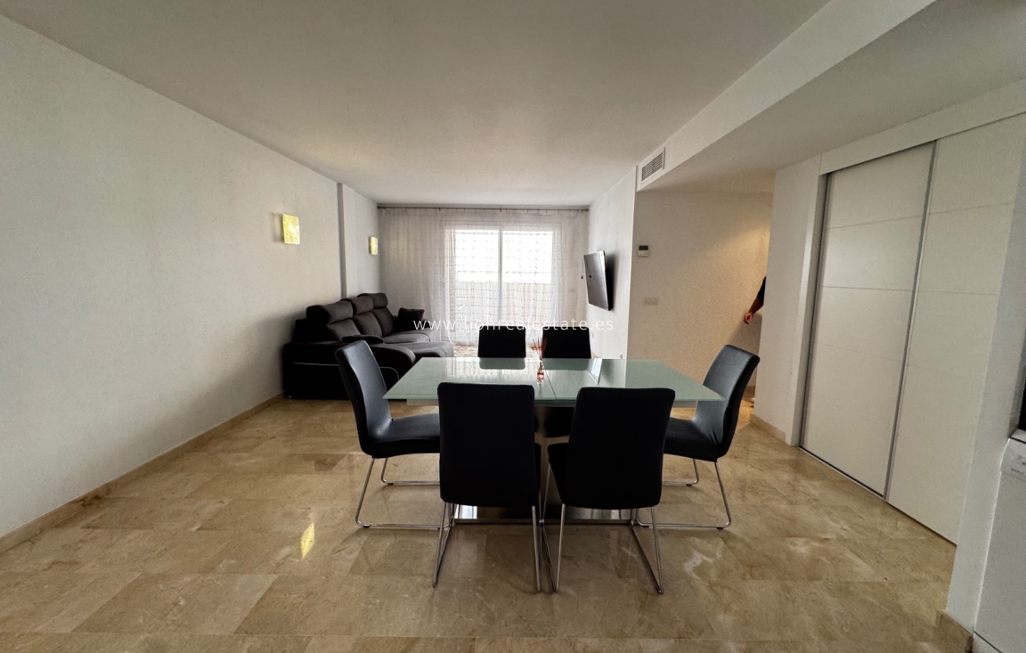 Resale - Apartment / flat - Punta Prima