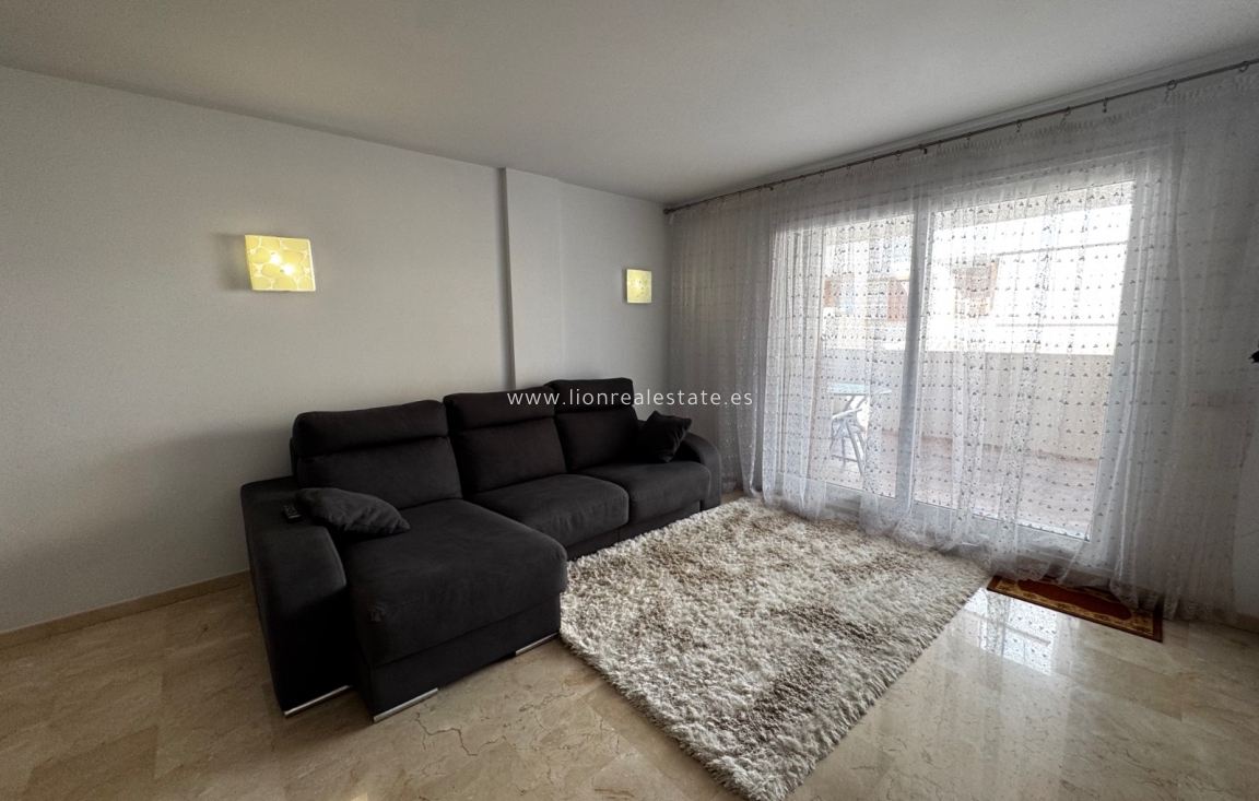 Resale - Apartment / flat - Punta Prima