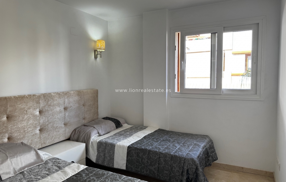 Resale - Apartment / flat - Punta Prima