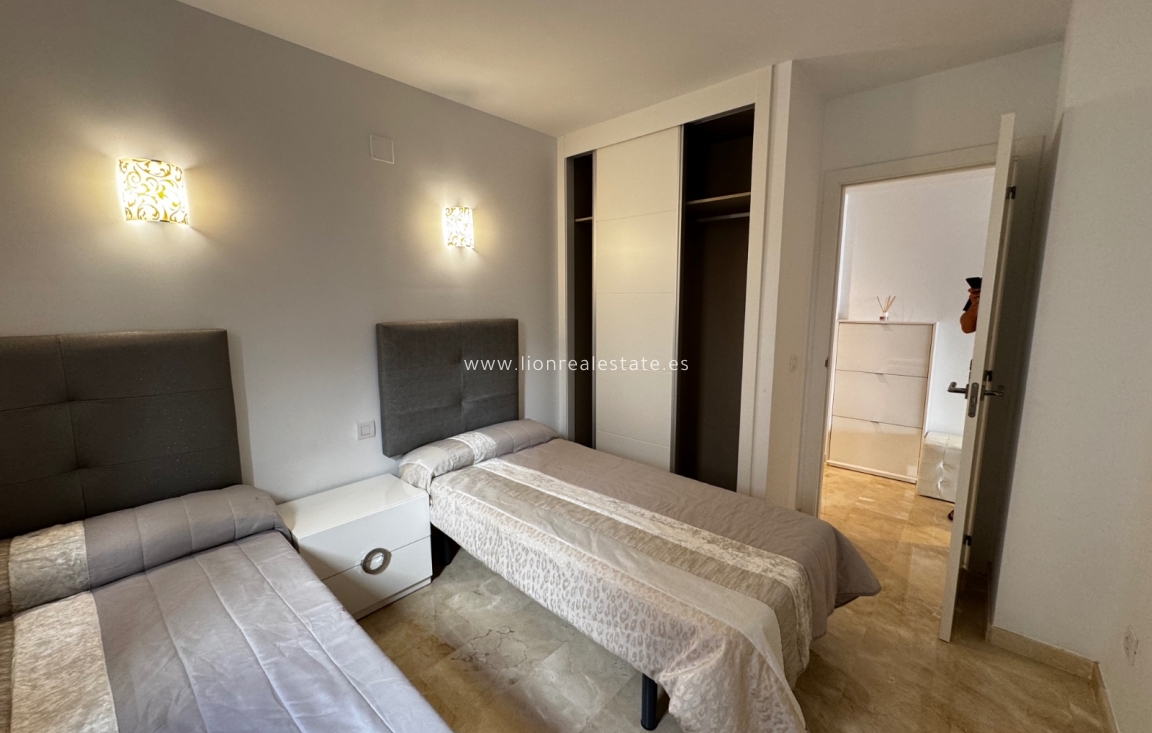 Resale - Apartment / flat - Punta Prima