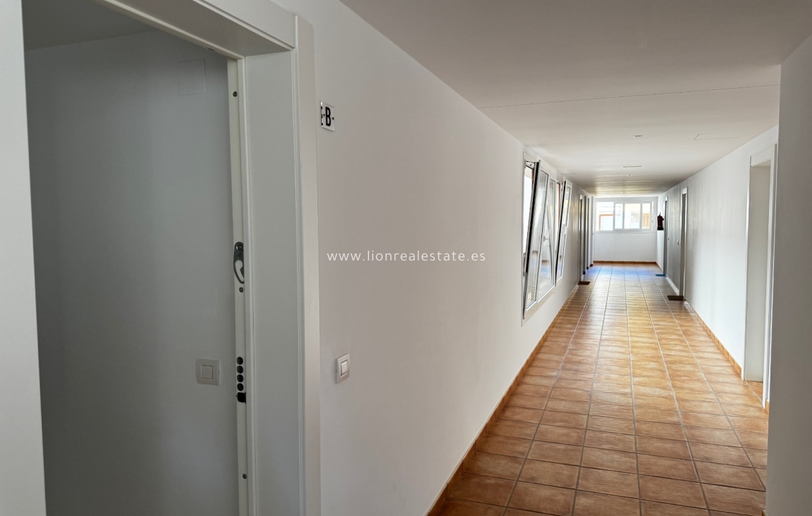 Resale - Apartment / flat - Punta Prima