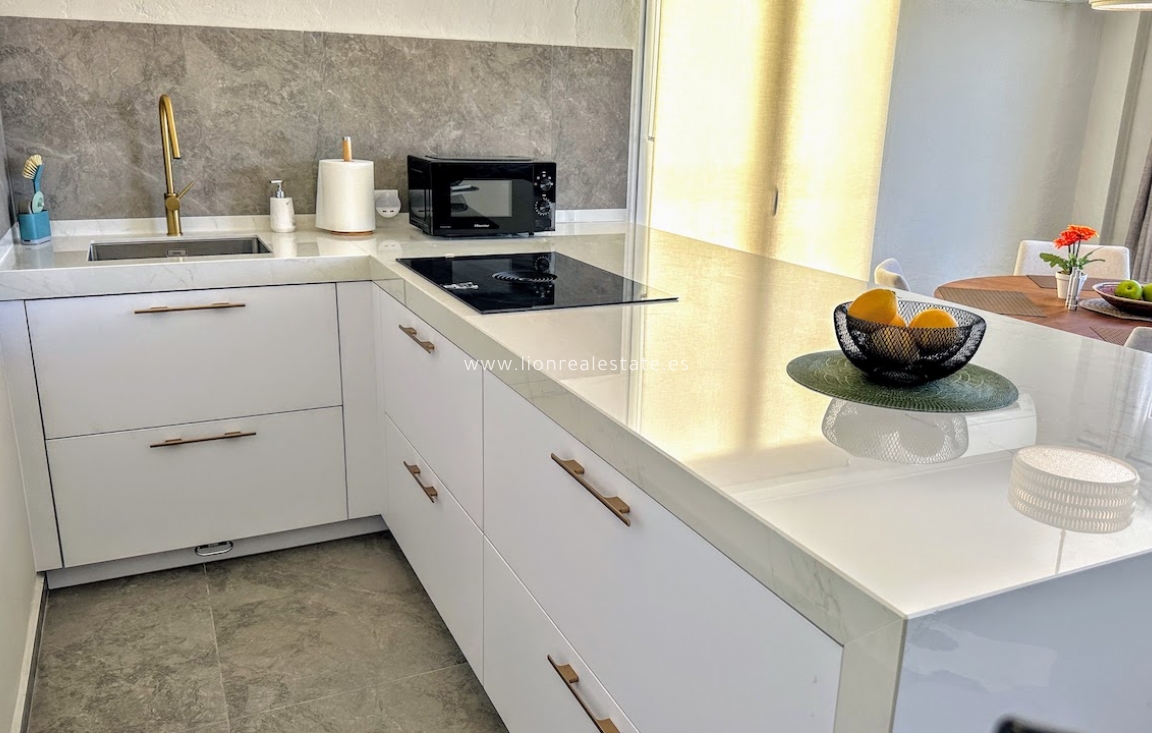 Resale - Apartment / flat - Torrevieja - Cabo Cervera