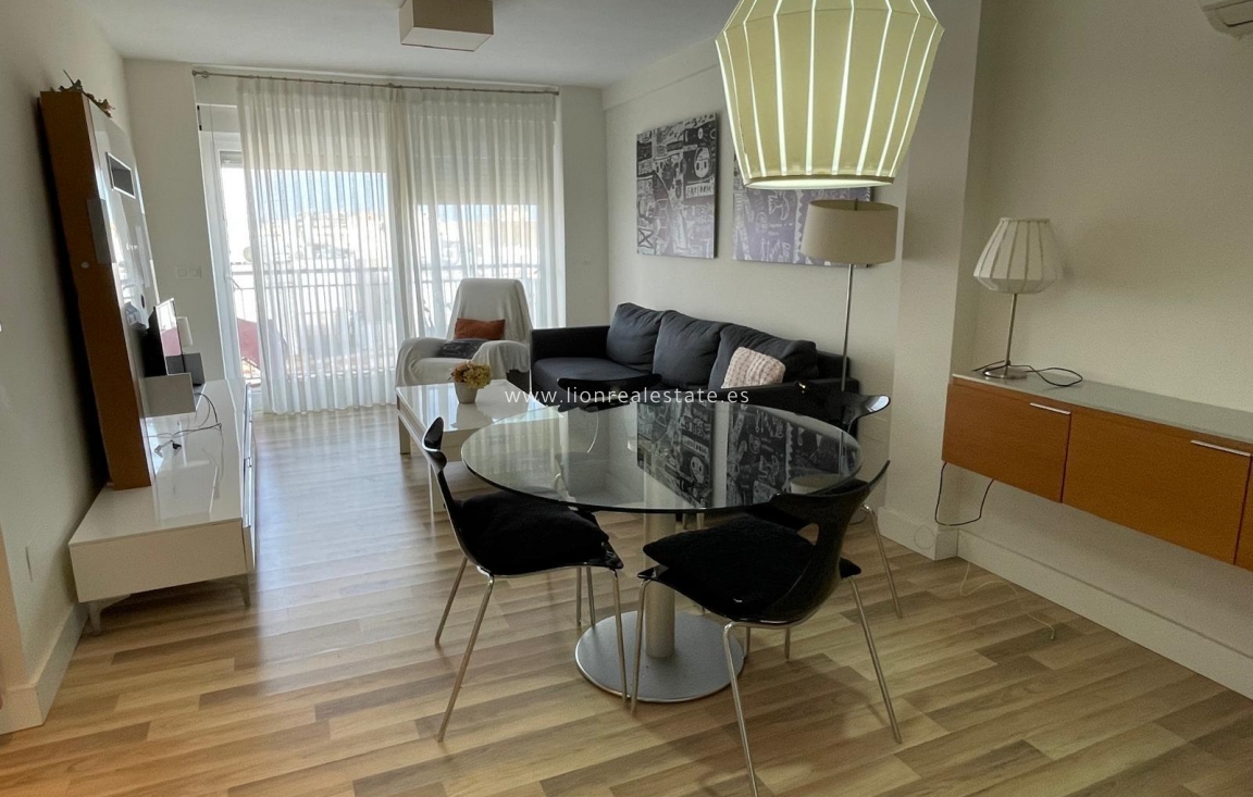 Resale - Apartment / flat - Torrevieja - Centro